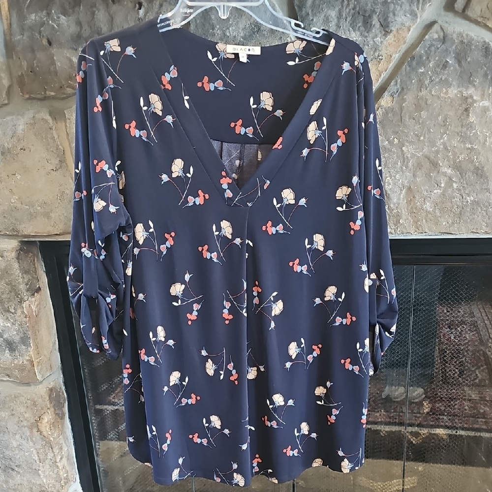 GUC Beacon V-Neck Navy Top
